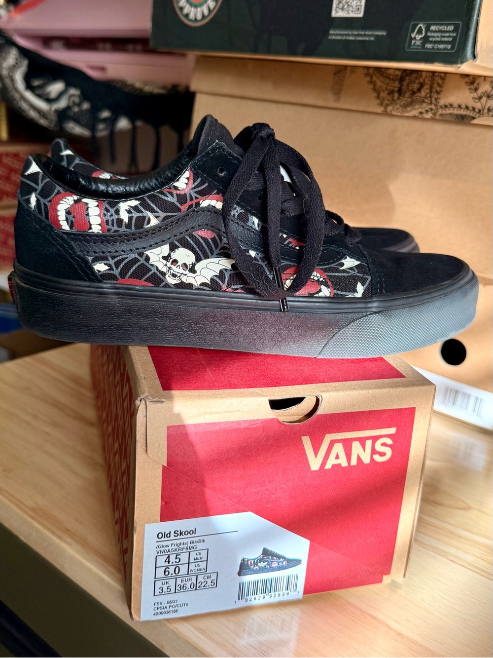 👻 Vans Old Skool “Glow Frights” Glow-in-the-Dark Sneakers 👻